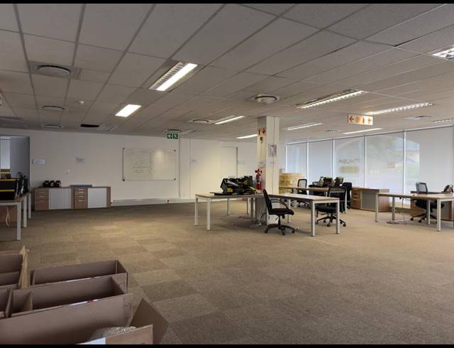 BUSINESS PROPERTY TO RENT IN CLAREMONT